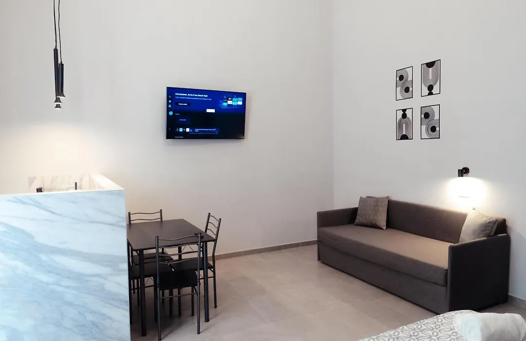 GuestHost - Maison Vittoria Comfortable Studio Apartment&Room-1